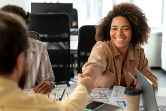 sao 710 mil no mercado de trabalho.jpg