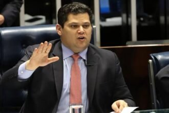 Alcolumbre pressiona governo Lula e coloca em xeque a indicacao.jpg