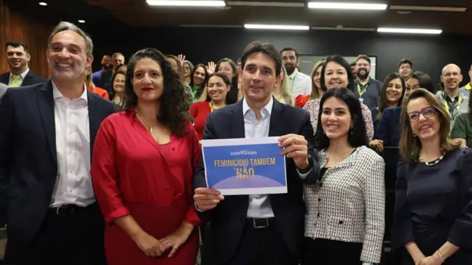 Campanha em aeroportos combate violencia contra mulher.jpg