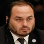 Carlos Bolsonaro critica falta de informações sobre seu pai 2 Carlos Bolsonaro critica falta de informacoes sobre seu pai.jpg