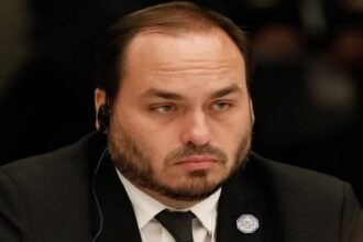 Carlos Bolsonaro critica falta de informacoes sobre seu pai.jpg