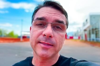 Carta de Bolsonaro antes de cirurgia confirma Flavio como pre candidato.jpg