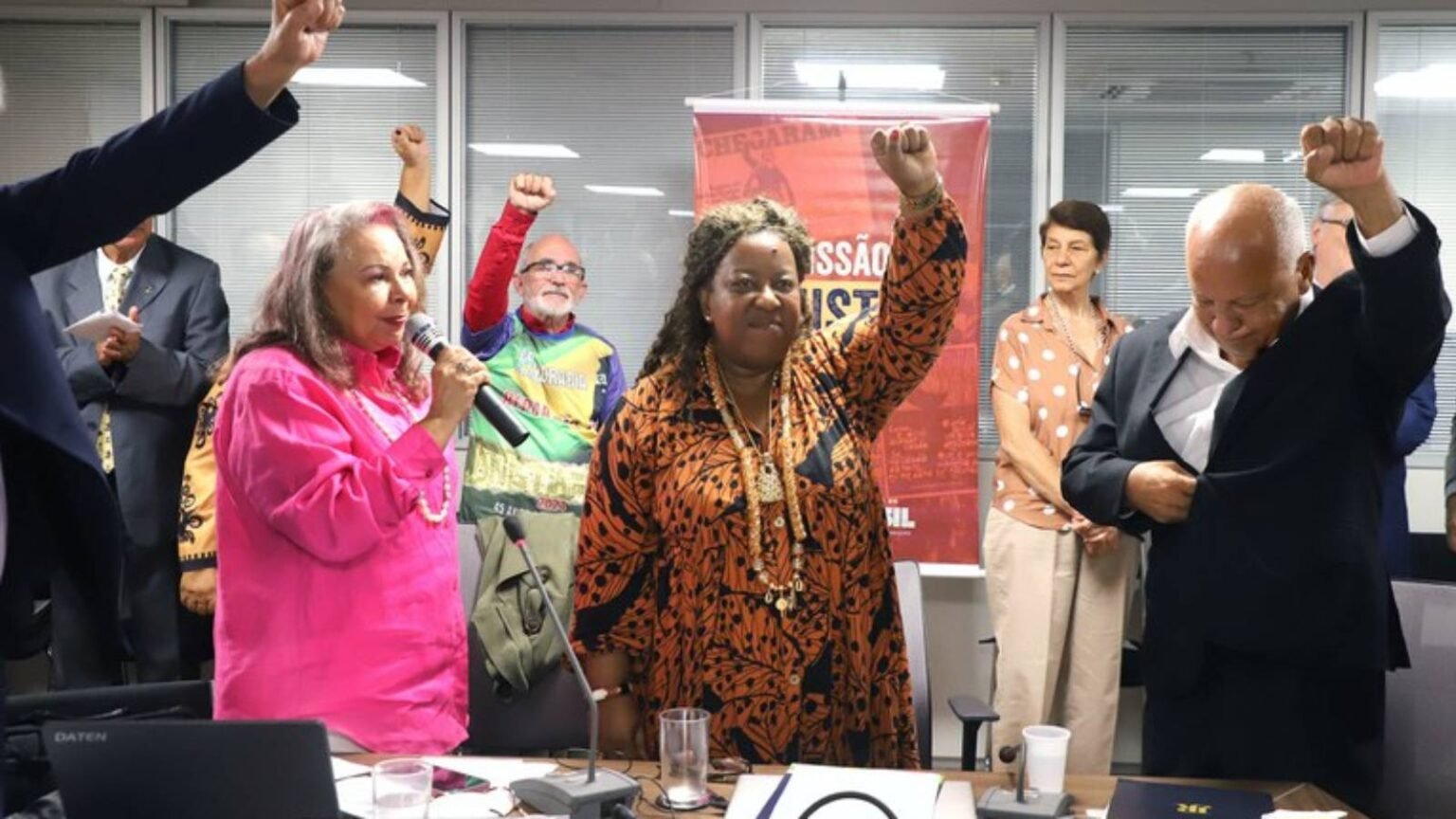 Comissao de Anistia concede indenizacao ao ex jogador Reinaldo por perseguicao.jpg