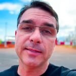 Flávio Bolsonaro revela que existe um Flavio Bolsonaro revela que existe um preco para desistir da.jpg