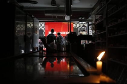 Grande SP ainda tem 830 mil imóveis sem energia 14 grande-sp-ainda-tem-830-mil-imoveis-sem-energia-apagao-aflinge-cidades-de-sp-foto-paulo-pinto/agencia-brasil-tvt-news