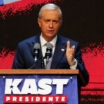 Kast vence com folga e Direita retoma presidencia do Chile.jpg