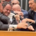 Policia da Camara expulsa e agride jornalistas e deputados.jpg