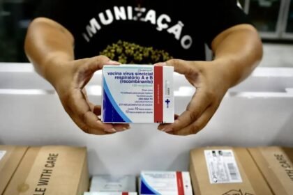 Vacina contra vírus sincicial respiratório começa a chegar ao SUS 2 vacina-contra-virus-sincicial-respiratorio-comeca-a-chegar-ao-sus-grupo-prioritario-e-o-das-gestantes-a-partir-da-28-semana-de-gravidez-foto-joao-risi-ms-tvt-news