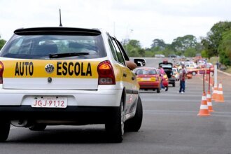 Fim-da-baliza-quatro-estados-tiram-a-manobra-da-prova-da-CNH-e-passam-a-aceitar-carro-automatico-lia-de-paula-agencia-senado-tvt-news