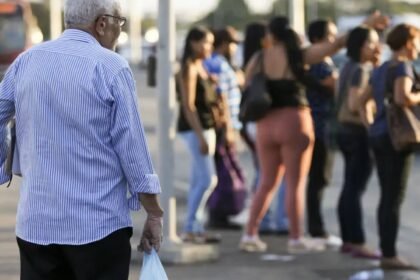 teto-de-pensionista-e-aposentado-do-inss-sobe-para-r-8-475-55-em-2026-atualmente-13-25-milhoes-de-beneficiarios-recebem-acima-do-piso-nacional-foto-marcelo-camargo-agencia-brasil-tvt-news