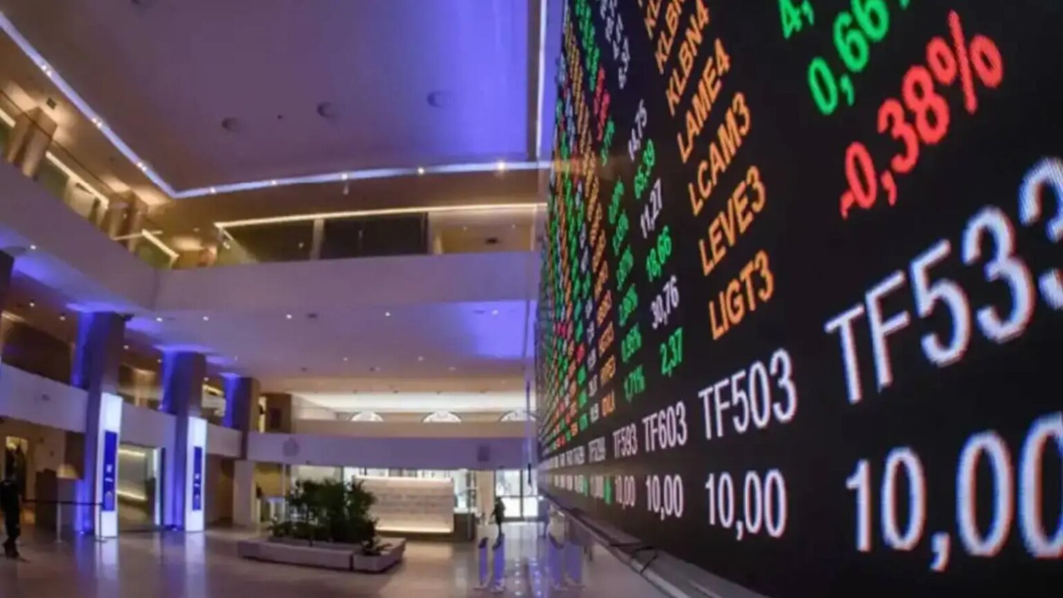 Bolsa sobe mais de 3% e encosta nos 172 mil pontos com recuos de Trump 1 bolsa-sobe-mais-de-3-e-encosta-nos-172-mil-pontos-com-recuos-de-trump-ibovespa-encerrou-a-quarta-aos-171-817-pontos-com-alta-de-3-33-foto-divulgacao-b3-tvt-news