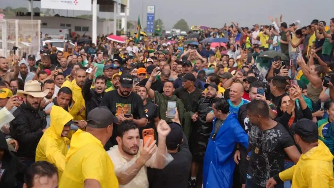 Esquerda reage com comemoracao apos manifestantes da Caminhada pela Liberdade.jpg