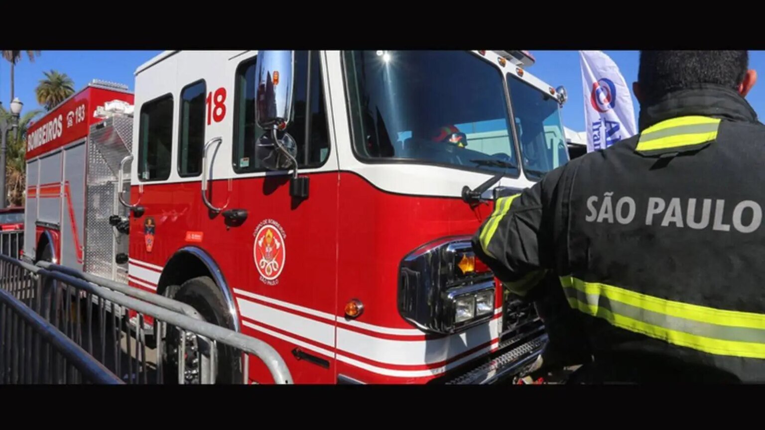 Homem e bebê morrem em incêndio em apartamento na zona leste de SP 1 homem-e-bebe-morrem-em-incendio-em-apartamento-na-zona-leste-de-sp-por-volta-das-5h-da-manha-dez-viaturas-dos-bombeiros-e-ambulancias-do-samu-seguiram-para-o-local-foto-bombeiro-militar-sp-tvt-news