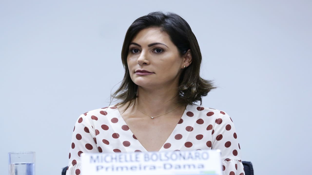 Michelle quebra o silêncio e fala sobre a primeira noite de Bolsonaro na Papudinha 1 Michelle quebra o silencio e fala sobre a primeira noite.jpg