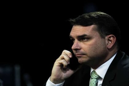 Nova pesquisa ApexCNN aponta Flavio Bolsonaro a frente de Lula.jpg