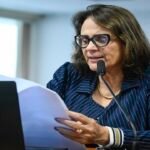 O pedido de Damares que coloca Flavio Bolsonaro em uma.jpg