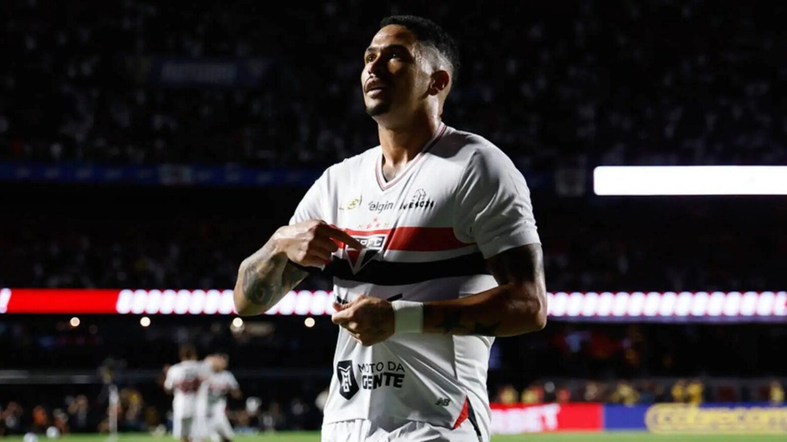 São Paulo bate o campeão e Corinthians perde na estreia do Brasileirão 1 Sao Paulo bate o campeao e Corinthians perde na estreia.jpg