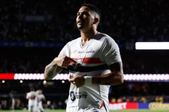 São Paulo bate o campeão e Corinthians perde na estreia do Brasileirão 7 Sao Paulo bate o campeao e Corinthians perde na estreia.jpg