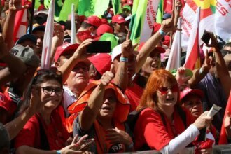 Sindicatos celebram salario minimo e defendem melhoria em reajustes.jpg