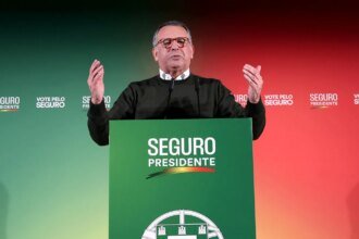 socialista fica na frente do oponente de extrema direita no.jpg