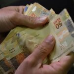 Abono salarial começa a ser pago nesta segunda 2 Abono-salarial-comeca-a-ser-pago-nesta-segunda-marcello-casal-jr-agencia-brasil-tvt-news