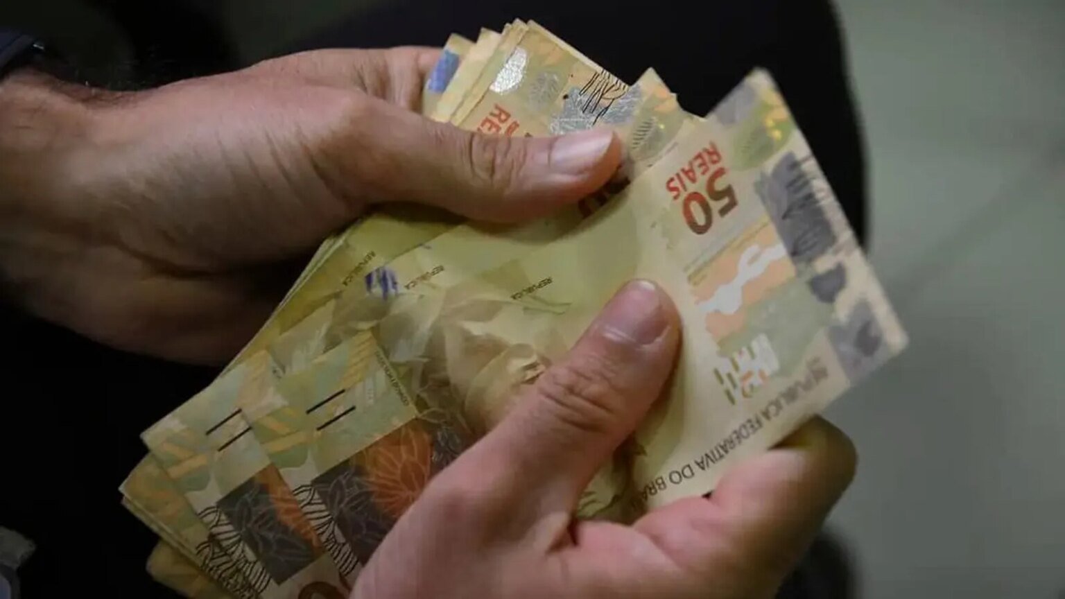 Abono salarial começa a ser pago nesta segunda 1 Abono-salarial-comeca-a-ser-pago-nesta-segunda-marcello-casal-jr-agencia-brasil-tvt-news