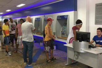 Agencias bancarias reabrem nesta quarta feira a partir do meio dia.jpg