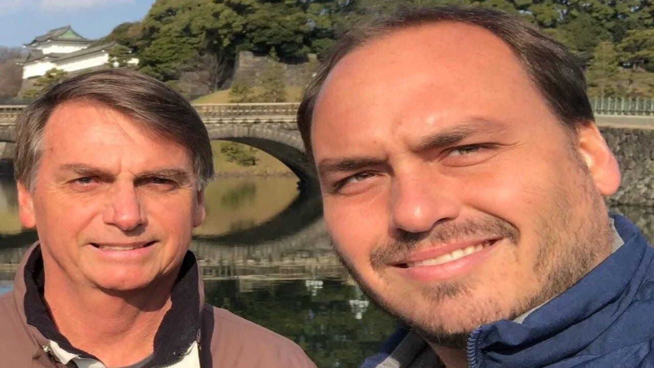 Carlos faz nova visita a Bolsonaro na Papudinha e revela.jpg