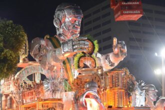 carnaval-do-rio-repercute-no-exterior-com-homenagem-da-academicos-de-niteroi-a-lula-no-the-guardian-homenagem-foi-caracterizada-como-um-tributo-historico-a-trajetoria-de-lula-foto-luiza-monteiro-riotur-tvt-news