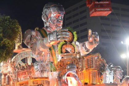 carnaval-do-rio-repercute-no-exterior-com-homenagem-da-academicos-de-niteroi-a-lula-no-the-guardian-homenagem-foi-caracterizada-como-um-tributo-historico-a-trajetoria-de-lula-foto-luiza-monteiro-riotur-tvt-news