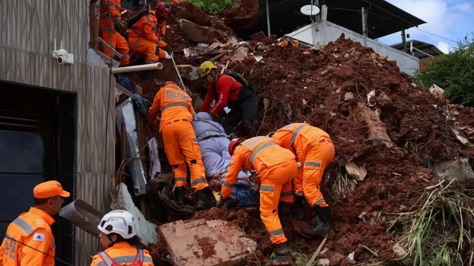 Chuvas em Minas Gerais ja deixaram 53 mortos e 15.jpg