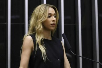 Erika Hilton comemora avanço da PEC do fim da escala 6x1, mas alerta para campanha contrária 5 erika-hilton-comemora-avanco-da-pec-do-fim-da-escala-6x1-mas-alerta-para-campanha-contraria-daqui-a-pouco-tao-falando-que-a-escala-6x1-e-uma-criacao-divina-ironizou-foto-kayo-magalhaes-camara-dos-deputados-tvt-news