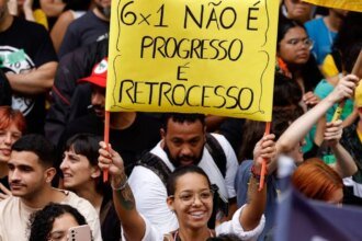 Fim da escala 6x1 começa a andar na Câmara dos Deputados 11 lula-alesp-aprova-mocao-da-professora-bebel-pelo-fim-da-escala-6x1-posicionamento-da-alesp-pode-impulsionar-fim-da-escala-6x1-foto-tania-rego-agenciabrasil-tvt-news