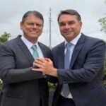 Flávio Bolsonaro confirma apoio e amplia parceria com Tarcísio de Freitas após reunião 3 Flavio Bolsonaro confirma apoio e amplia parceria com Tarcisio de.jpg