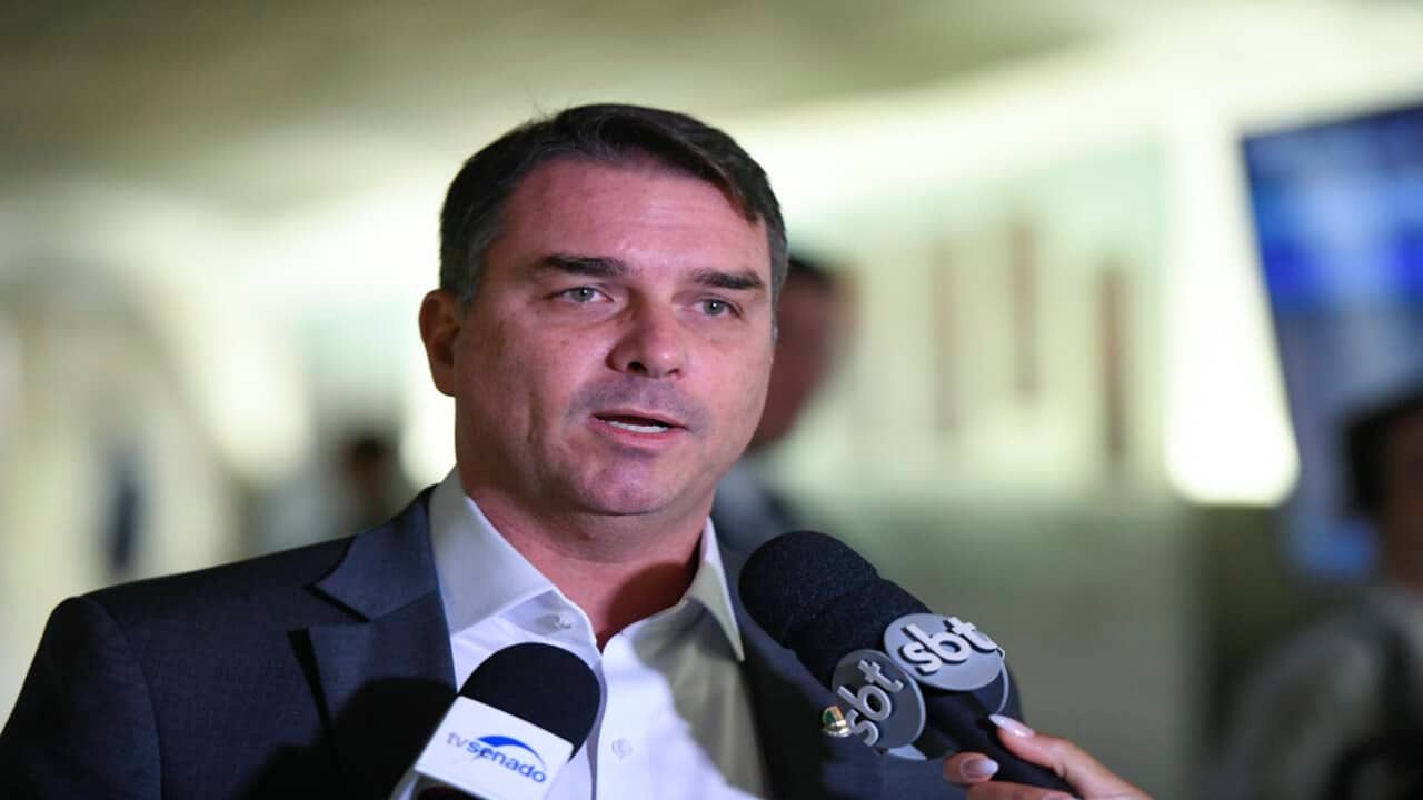 Flavio assume legado de Bolsonaro nas redes sociais e aparece.jpg