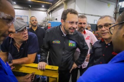 guilherme-boulos-visita-trabalhadores-da-delga-em-diadema-saio-daqui-com-ainda-mais-energia-para-a-luta-dos-trabalhadores-disse-boulos-foto-adonis-guerra-smabc-tvt-news
