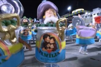 Homenagem a Lula feita por escola de samba divide opinioes.jpg