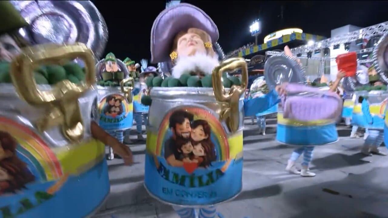 Homenagem a Lula feita por escola de samba divide opinioes.jpg