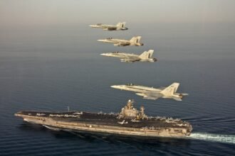 Novas imagens de satelite revelam porta avioes dos EUA em posicao.jpg