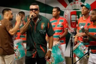 pernambuco-vai-a-sapucai-com-desfile-da-grande-rio-sobre-o-manguebeat-achei-essa-conexao-de-a-regiao-da-escola-caxias-ser-uma-cidade-cercada-por-manguezais-diz-carnavalesco-foto-fernando-frazao-agencia-brasil