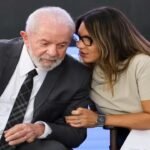 Rebaixamento da escola que homenageou Lula no Rio provoca reacao.jpg