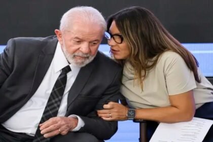 Rebaixamento da escola que homenageou Lula no Rio provoca reacao.jpg