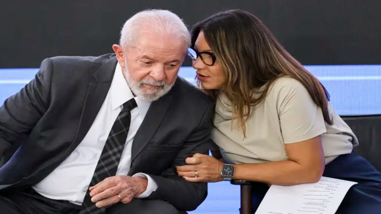 Rebaixamento da escola que homenageou Lula no Rio provoca reacao.jpg