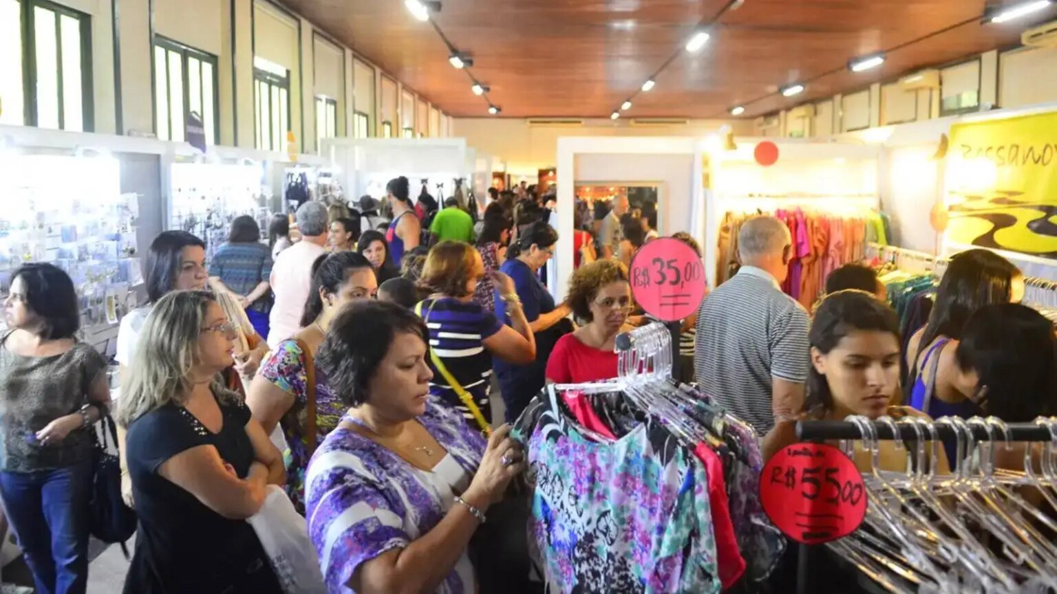 reducao-da-jornada-teria-custo-similar-a-reajustes-historicos-do-salario-minimo-impacto-total-no-custo-da-operacao-do-comercio-varejista-seria-pouco-superior-a-1-foto-tania-rego-agencia-brasil-tvt-news