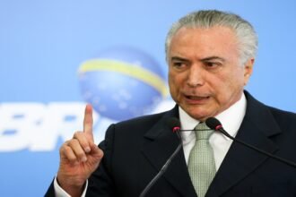 Temer quebra silêncio e reage à sátira durante desfile pró-Lula 9 Temer quebra silencio e reage a satira durante desfile pro Lula.jpg