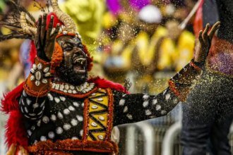 desfiles comecam hoje a noite e avancam pela madrugada veja.jpg