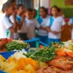 FNDE atualiza regras da alimentação escolar e fortalece refeições saudáveis nas escolas 2 fnde-atualiza-regras-da-alimentacao-escolar-e-fortalece-refeicoes-saudaveis-nas-escolas-nova-resolucao-define-que-a-alimentacao-escolar-deve-compreender-o-uso-de-alimentos-variados-e-seguros-respeitando-a-cultura-e-as-tradicoes-locais-foto-agencia-brasil-tvt-news